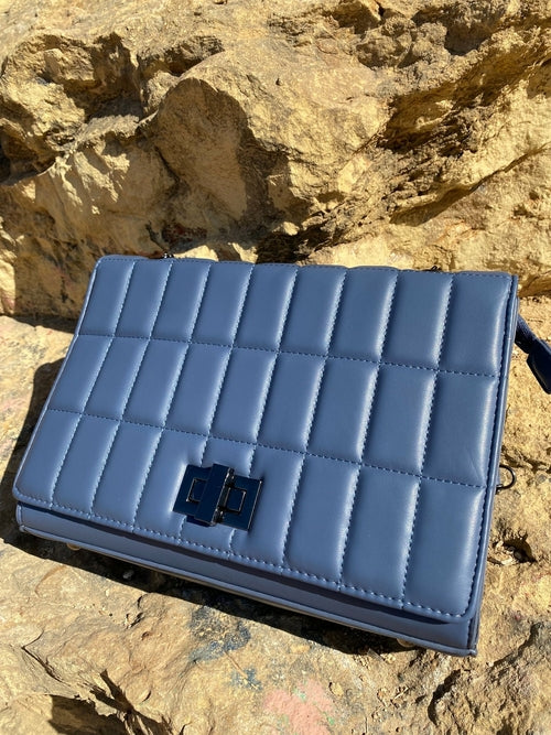 Quiltad axelväska med kedjerem