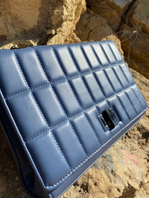 Quiltad axelväska med kedjerem