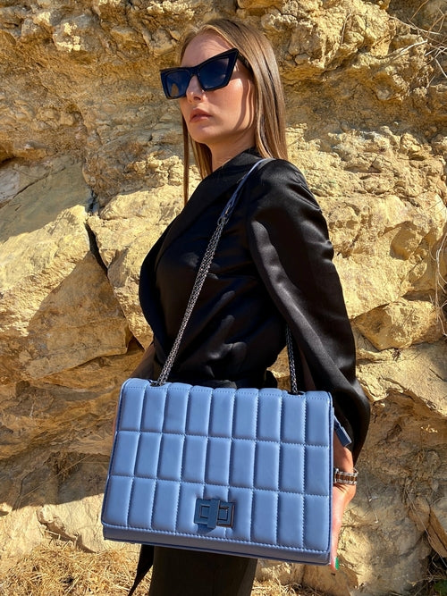 Quiltad axelväska med kedjerem