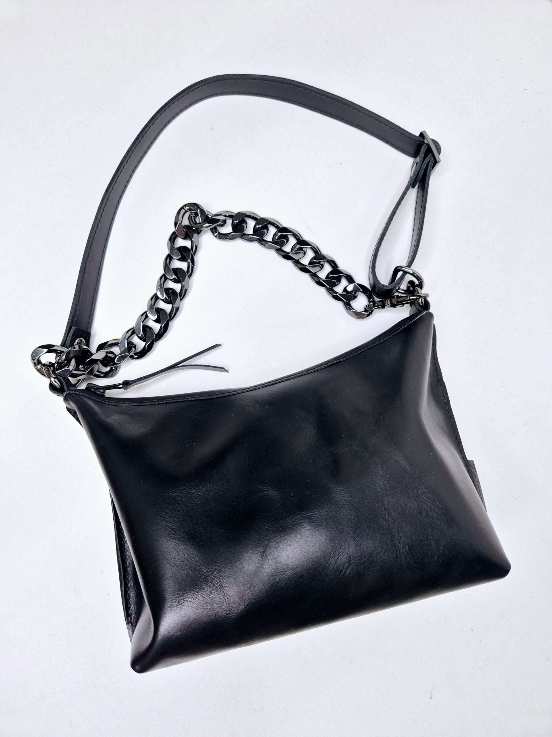 Yumi | Handgjord hobo bag i läder - Kompakt