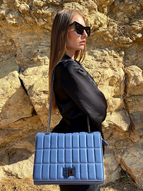 Quiltad axelväska med kedjerem