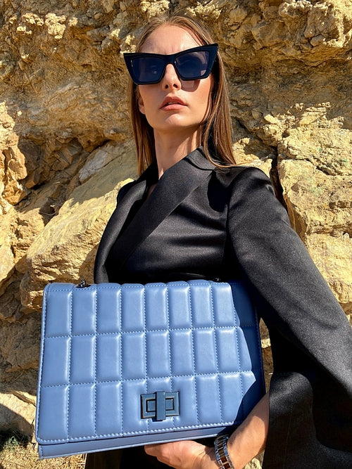 Quiltad axelväska med kedjerem