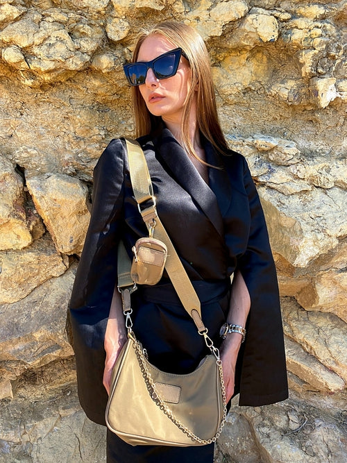 👜 Axelväska i magenta och beige