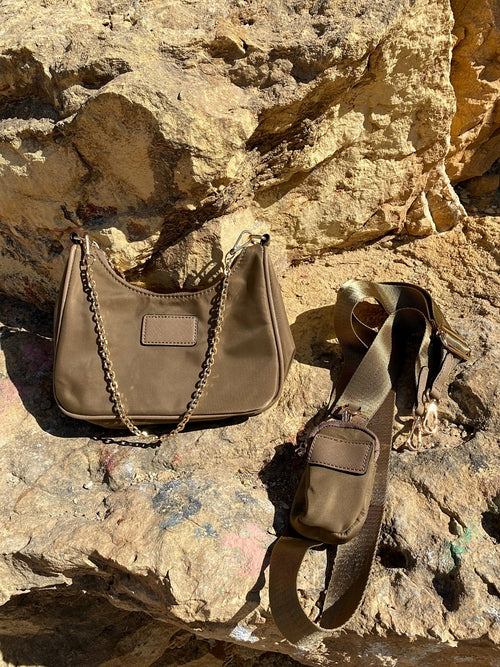 👜 Axelväska i magenta och beige