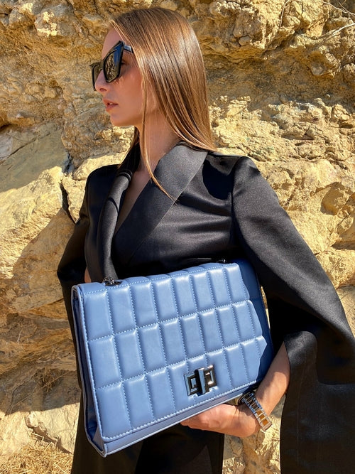 Quiltad axelväska med kedjerem