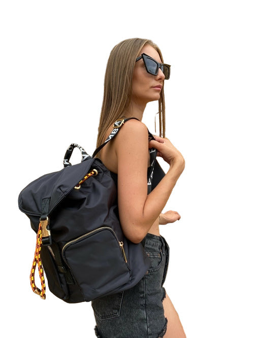 Blå ryggsäck med bälte