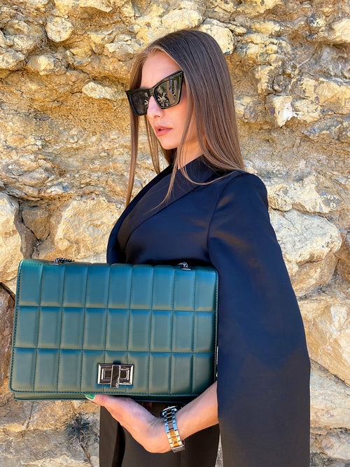 Quiltad axelväska med kedjerem