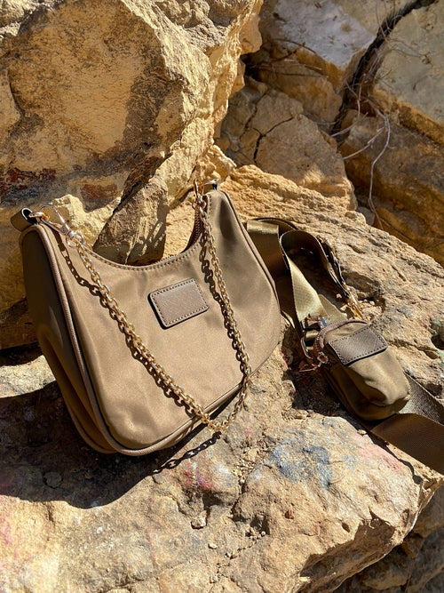 👜 Axelväska i magenta och beige