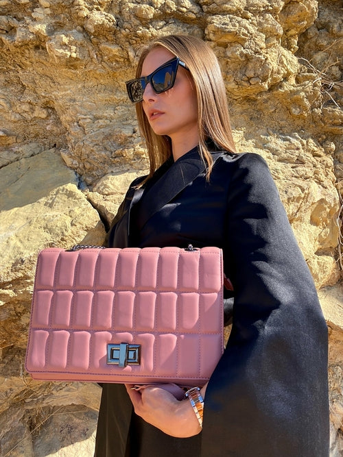 Quiltad axelväska med kedjerem