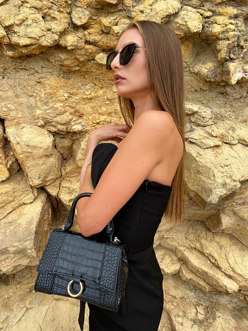 Axelväska med djurmönster och spänne