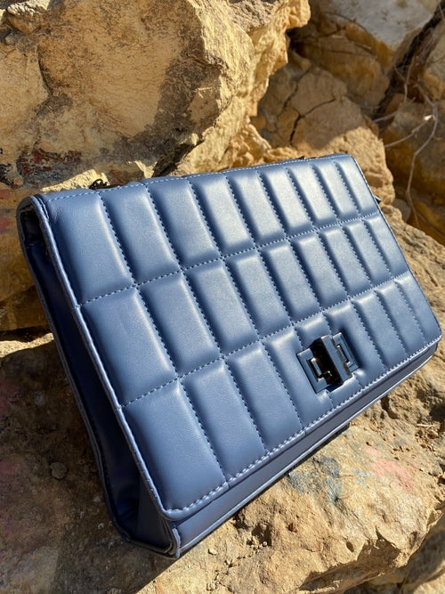 Quiltad axelväska med kedjerem