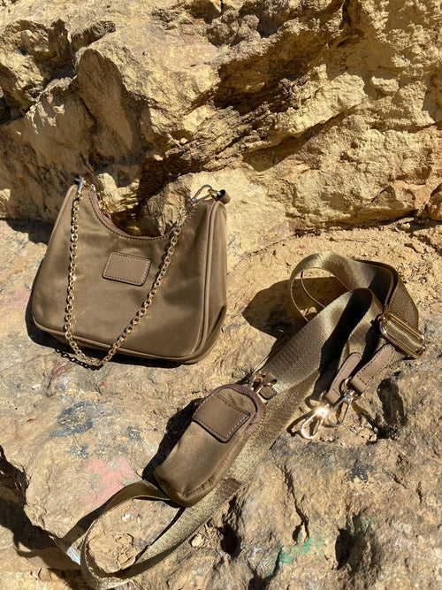 👜 Axelväska i magenta och beige