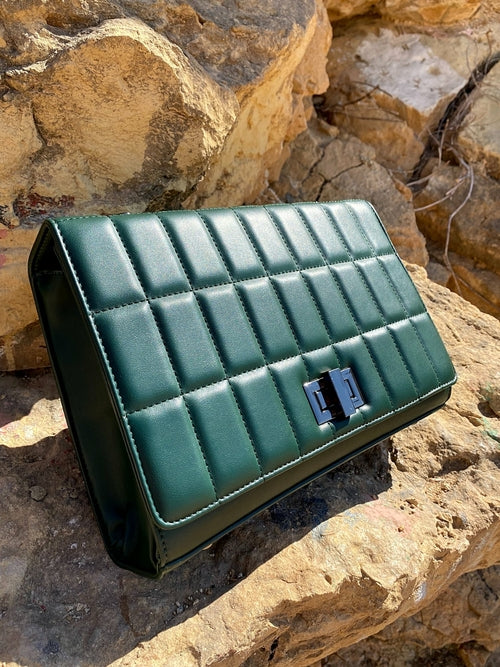 Quiltad axelväska med kedjerem