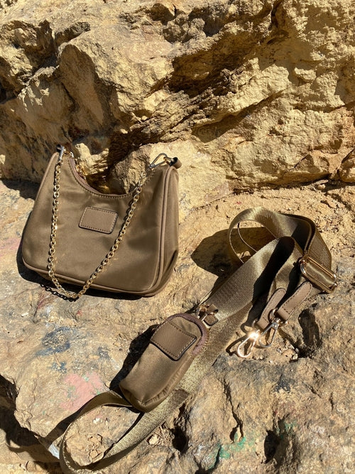 👜 Axelväska i magenta och beige