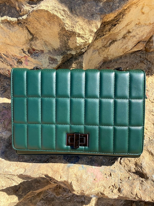 Quiltad axelväska med kedjerem