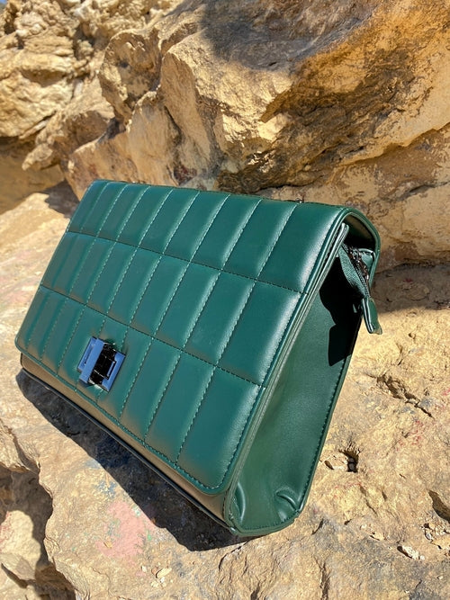 Quiltad axelväska med kedjerem