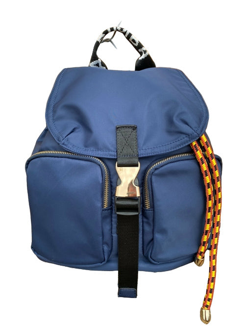 Blå ryggsäck med bälte