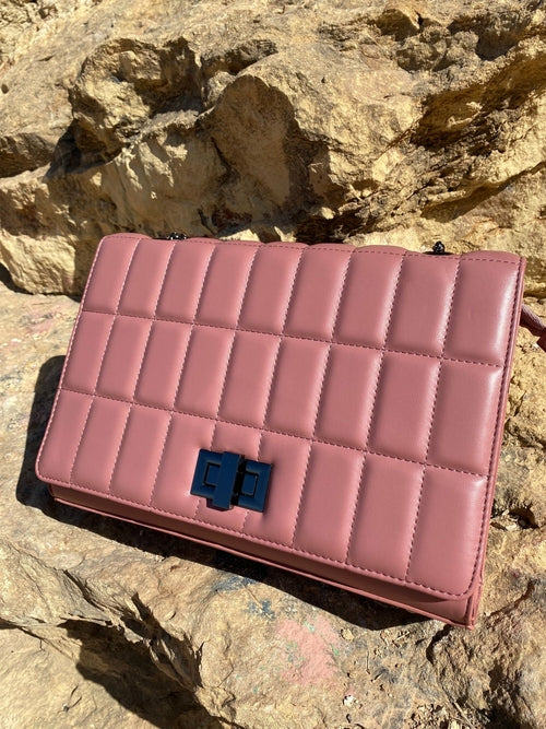 Quiltad axelväska med kedjerem